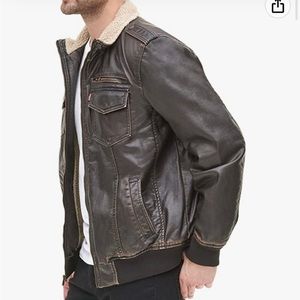 Levi's Men's Faux Leather Sherpa Aviator Bomber Jacket In great conditions.